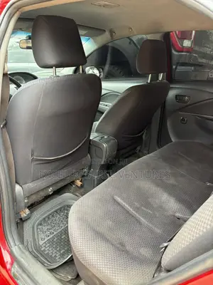Toyota Yaris Base Sedan 4dr 2010 Red