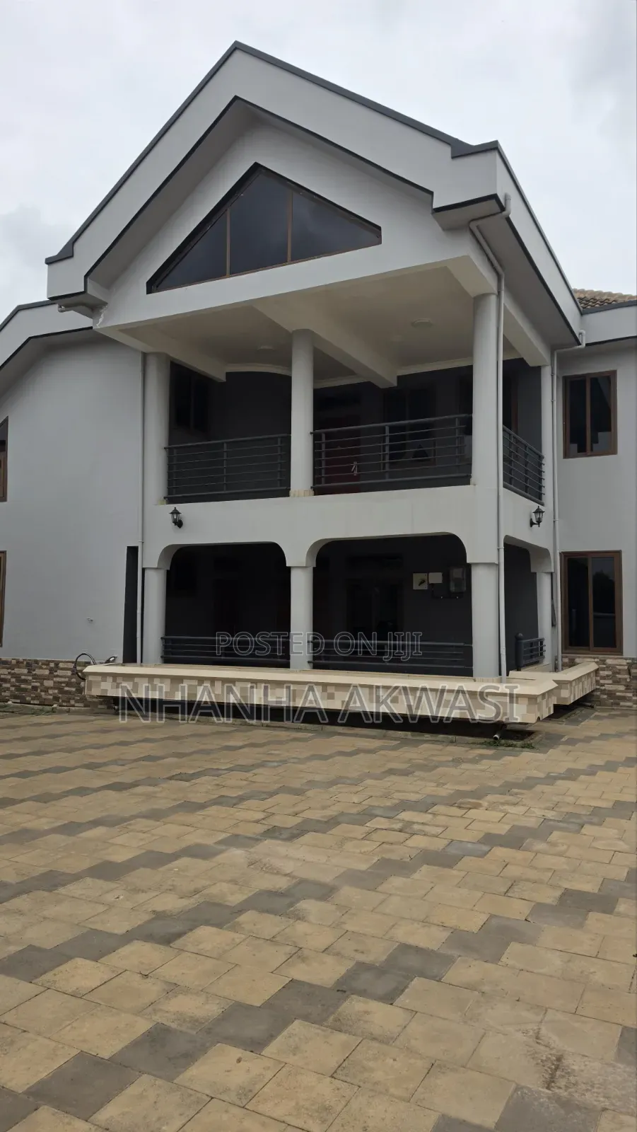 7bdrm House in Community20, Sakumono for rent