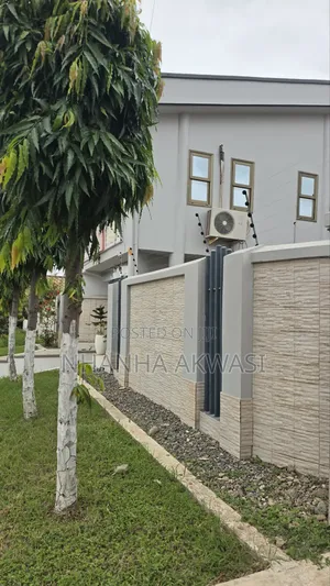 7bdrm House in Community20, Sakumono for rent