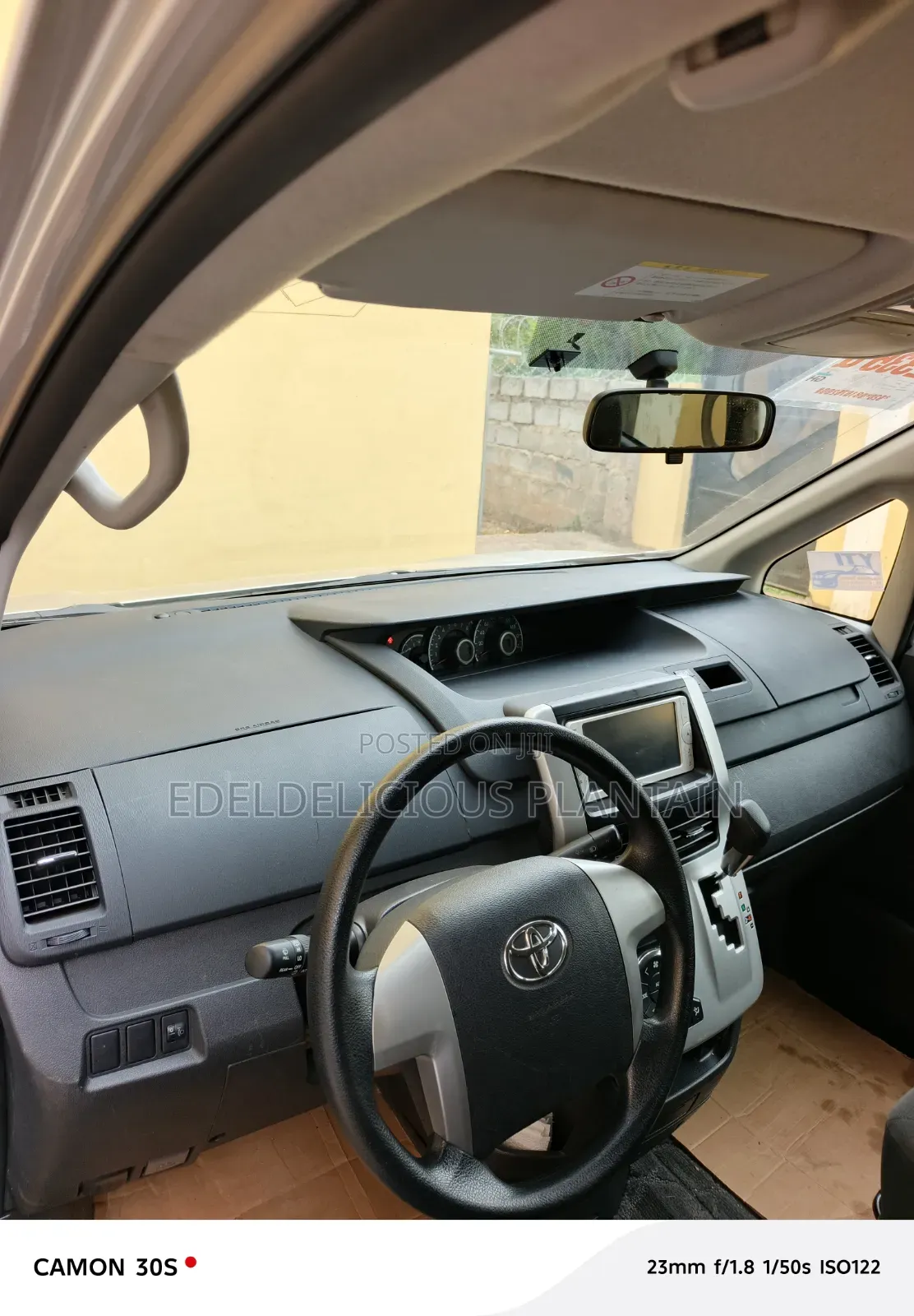 Toyota Voxy 2013 Silver