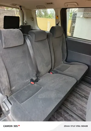 Toyota Voxy 2013 Silver