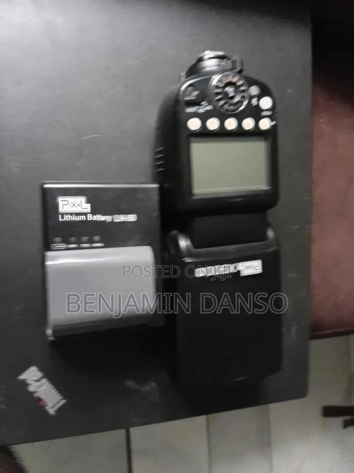 PixeL X 900N Flash With Lithium Battery