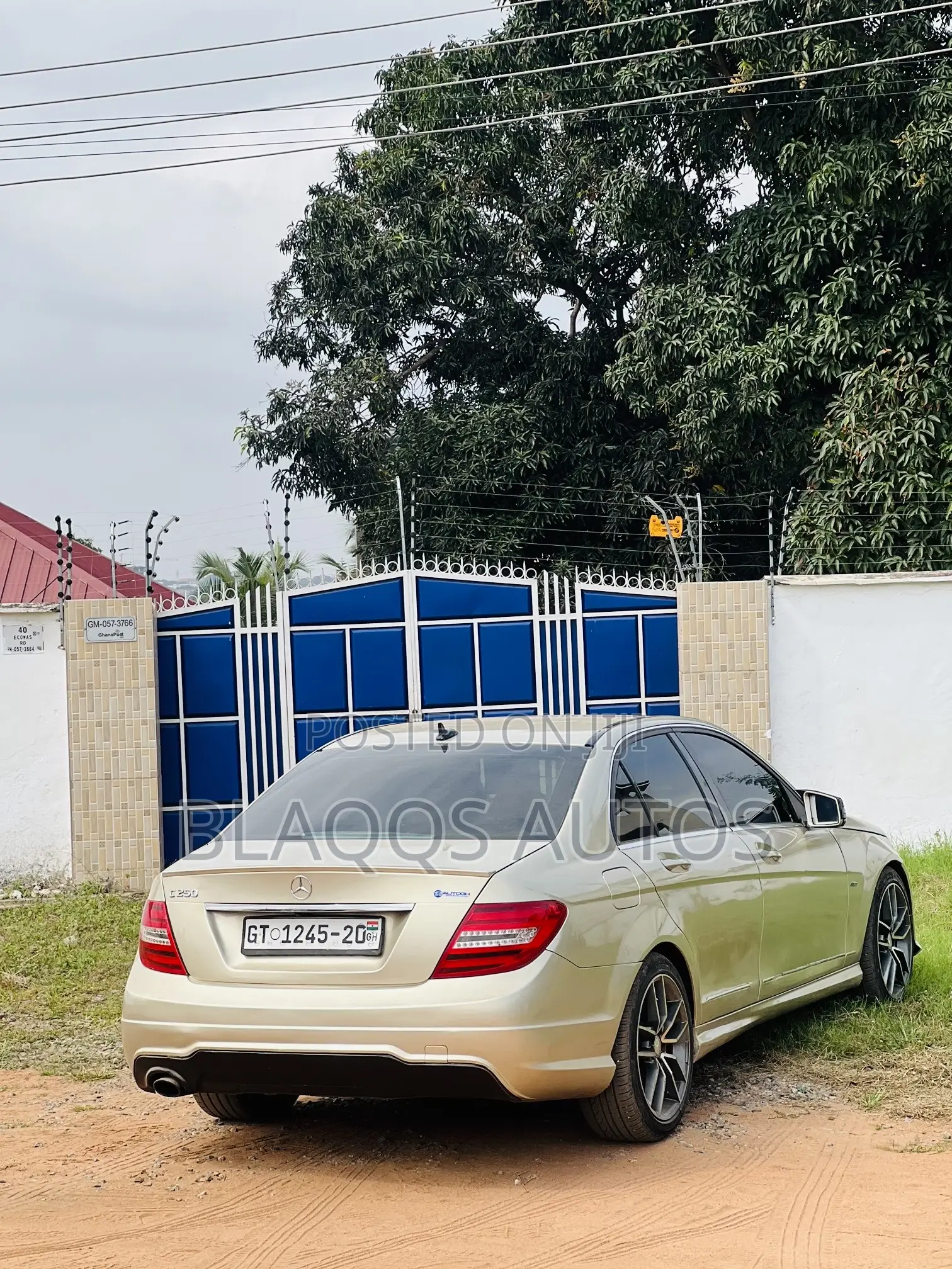 Mercedes-Benz C250 2012 Gold