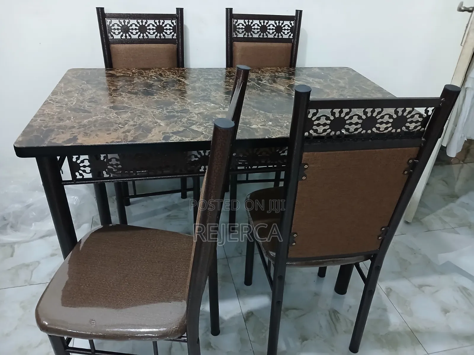 4 Capacity Dinning Set