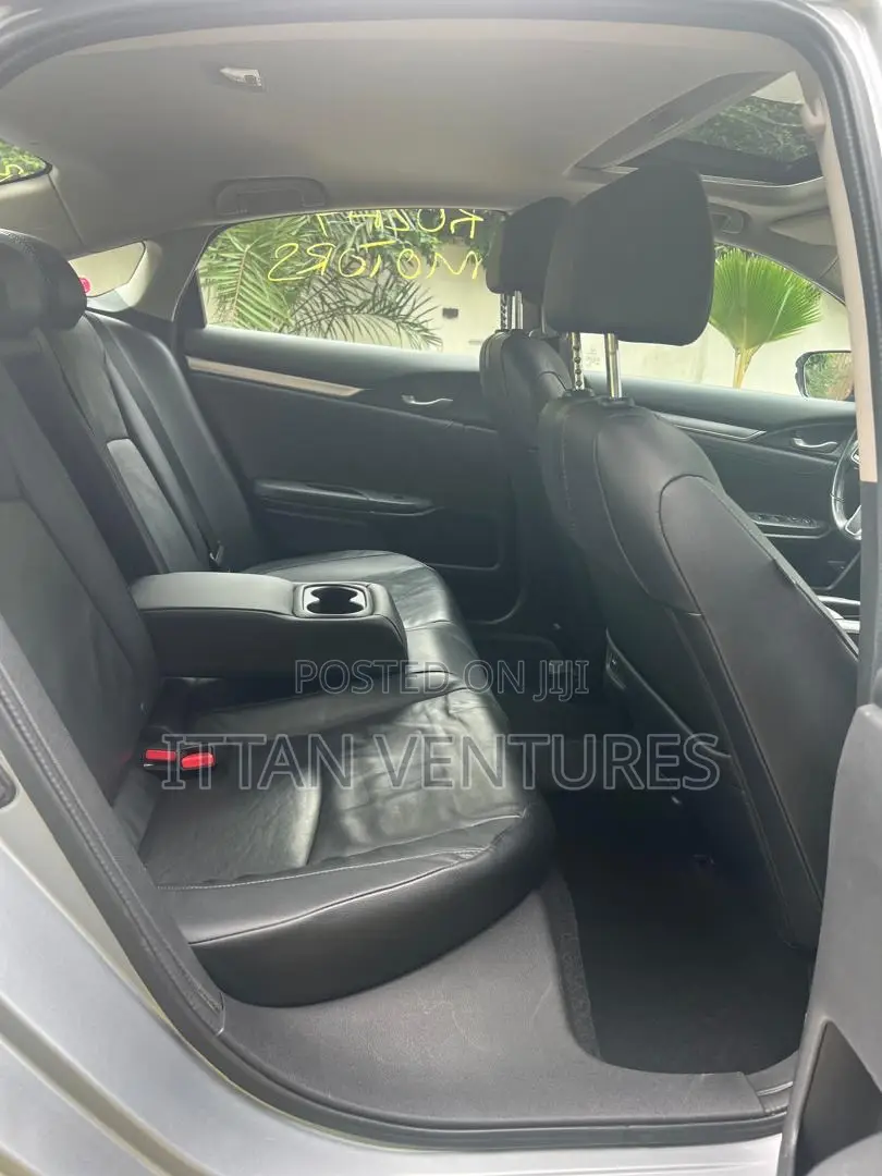 Honda Civic Touring 2dr Coupe (1.5L 4cyl) 2017 Gray