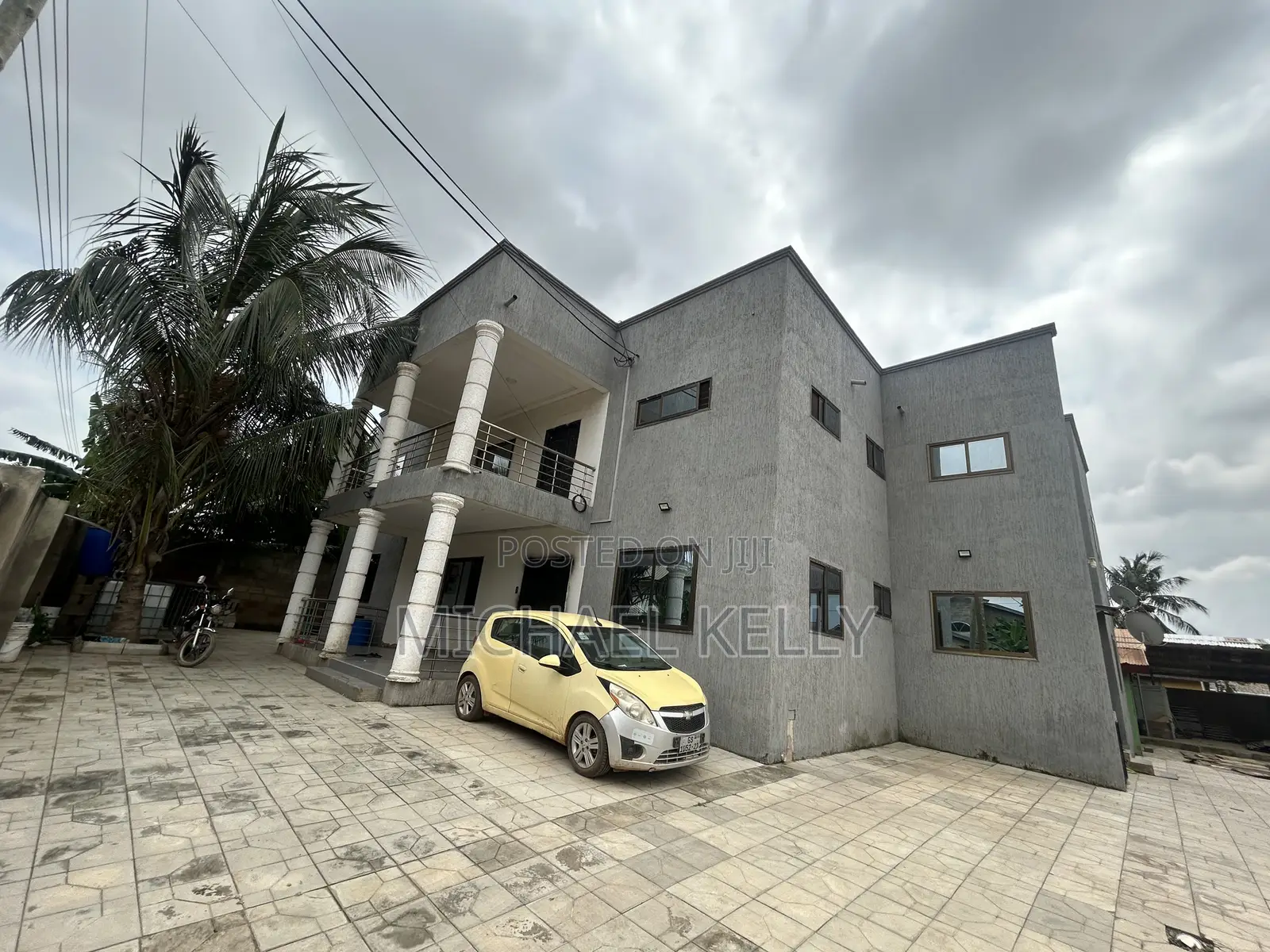 6bdrm Shared Apartment in Ashomang Estate for rent