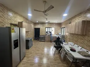 6bdrm Shared Apartment in Ashomang Estate for rent