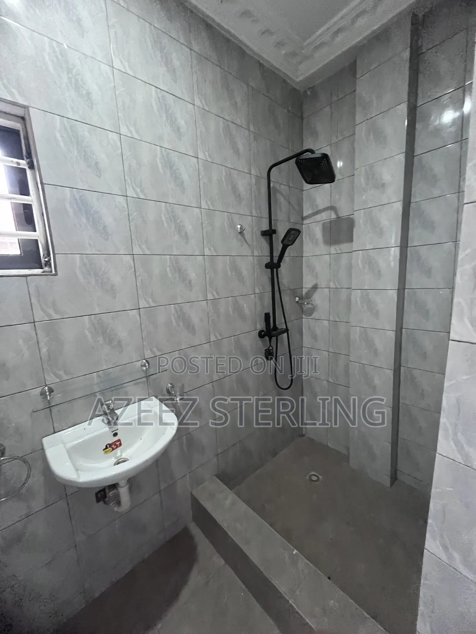 5bdrm House in Lashibi for sale