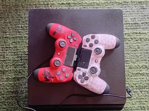 PlayStation 4 (Slim)