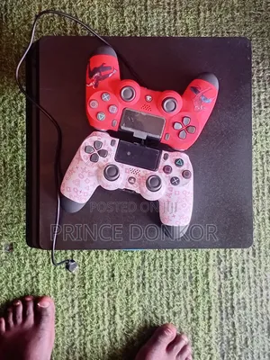 PlayStation 4 (Slim)