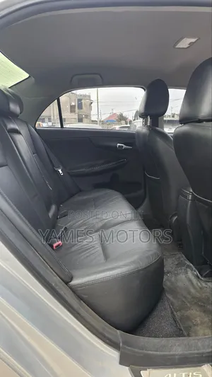 Toyota Corolla Altis 2012 Silver