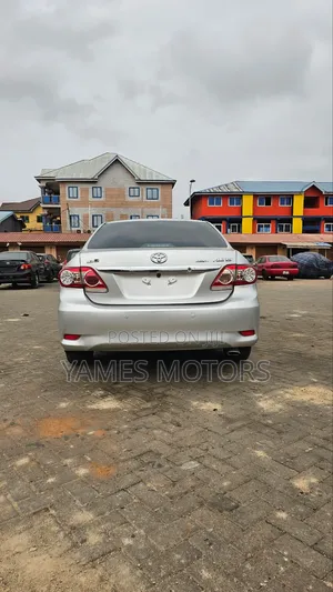 Toyota Corolla Altis 2012 Silver