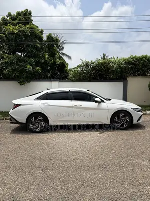 Hyundai Elantra 2025 White