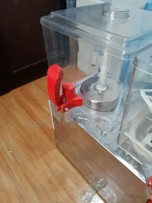 Very Strong Juice Dispenser With Big Containers and Chills Very Fast