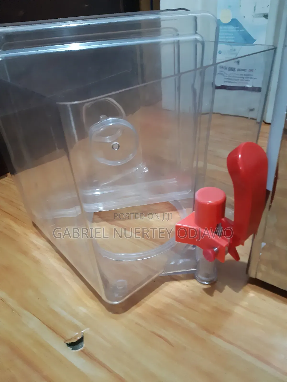 Very Strong Juice Dispenser With Big Containers and Chills Very Fast