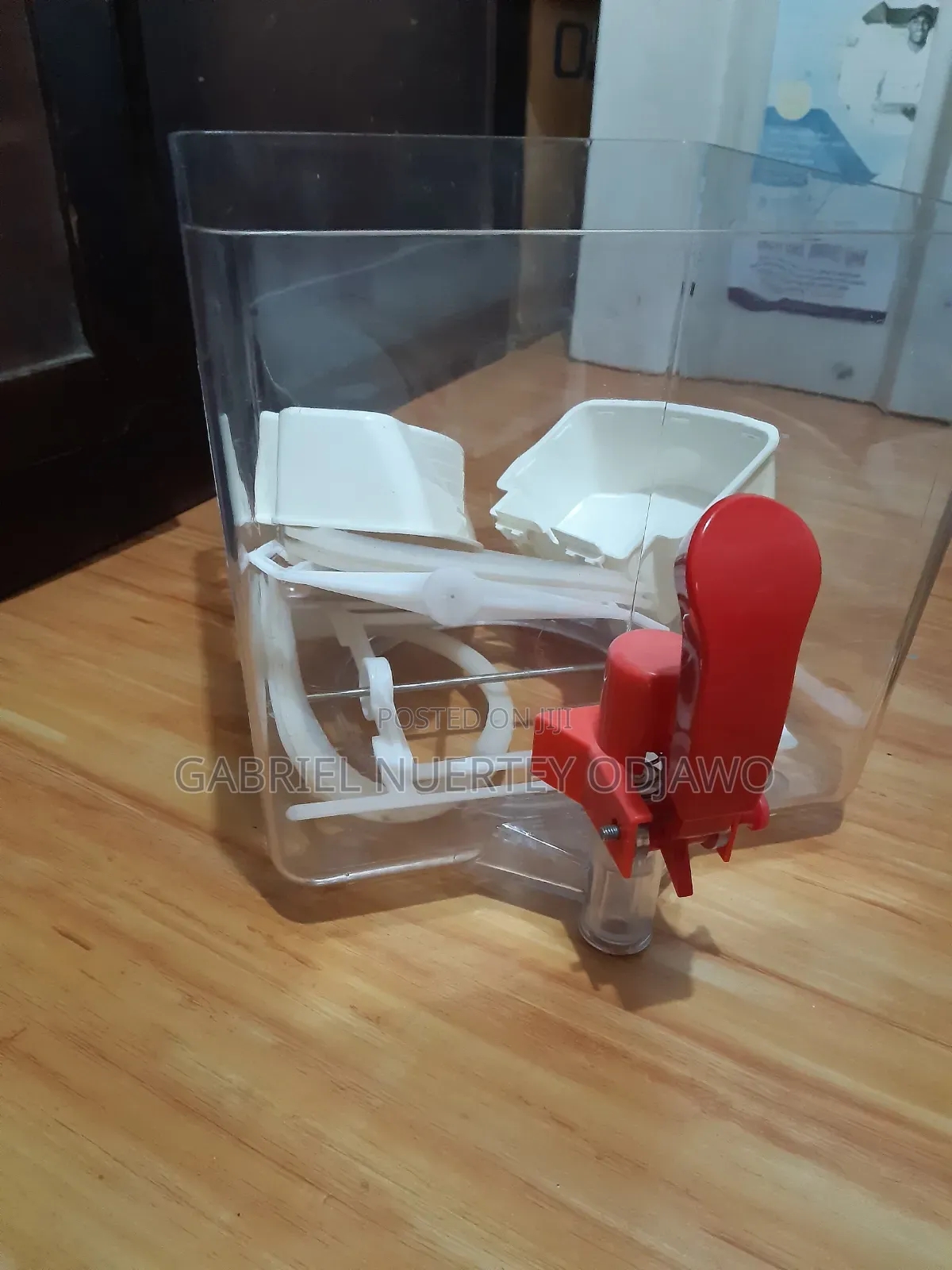 Very Strong Juice Dispenser With Big Containers and Chills Very Fast