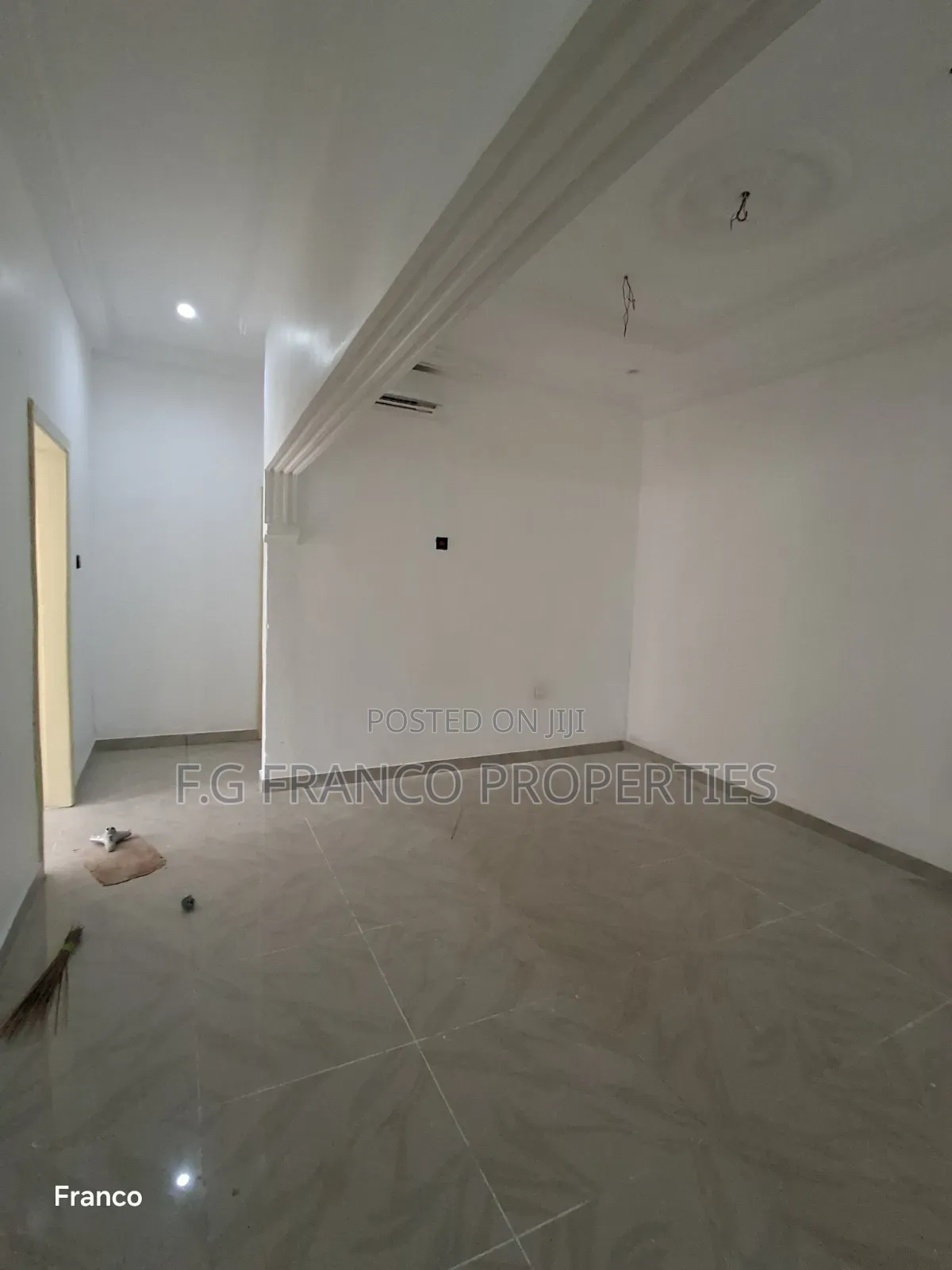 3bdrm Apartment in Kg Franco Properties, Baatsona Total for rent