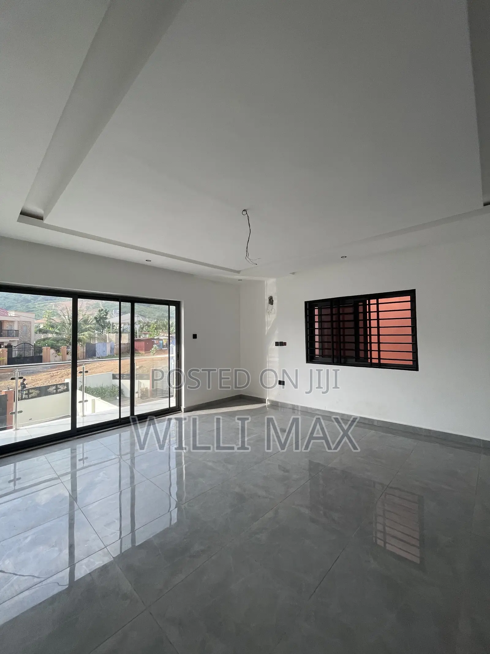 4bdrm Duplex in Oyarifa for sale
