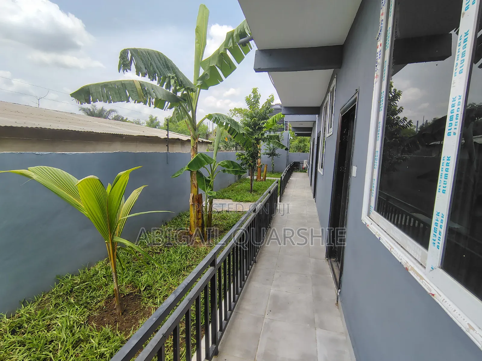 Furnished 6bdrm Apartment in Pokuase for sale