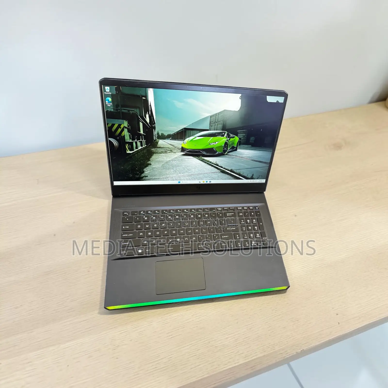 Laptop MSI Raider GE76 12UGS 32GB Intel Core i7 SSD 1T