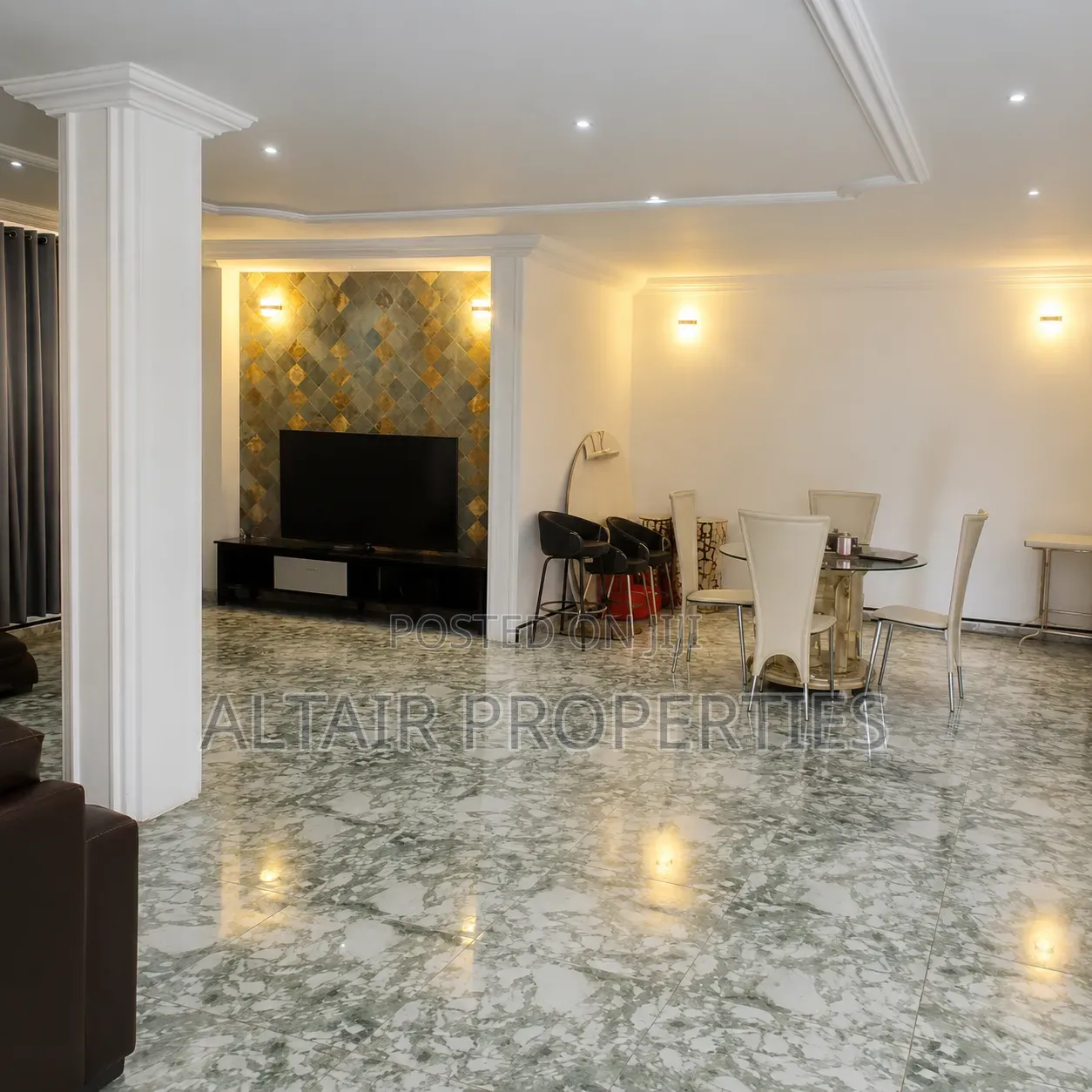 5bdrm House in Asore Junction for sale