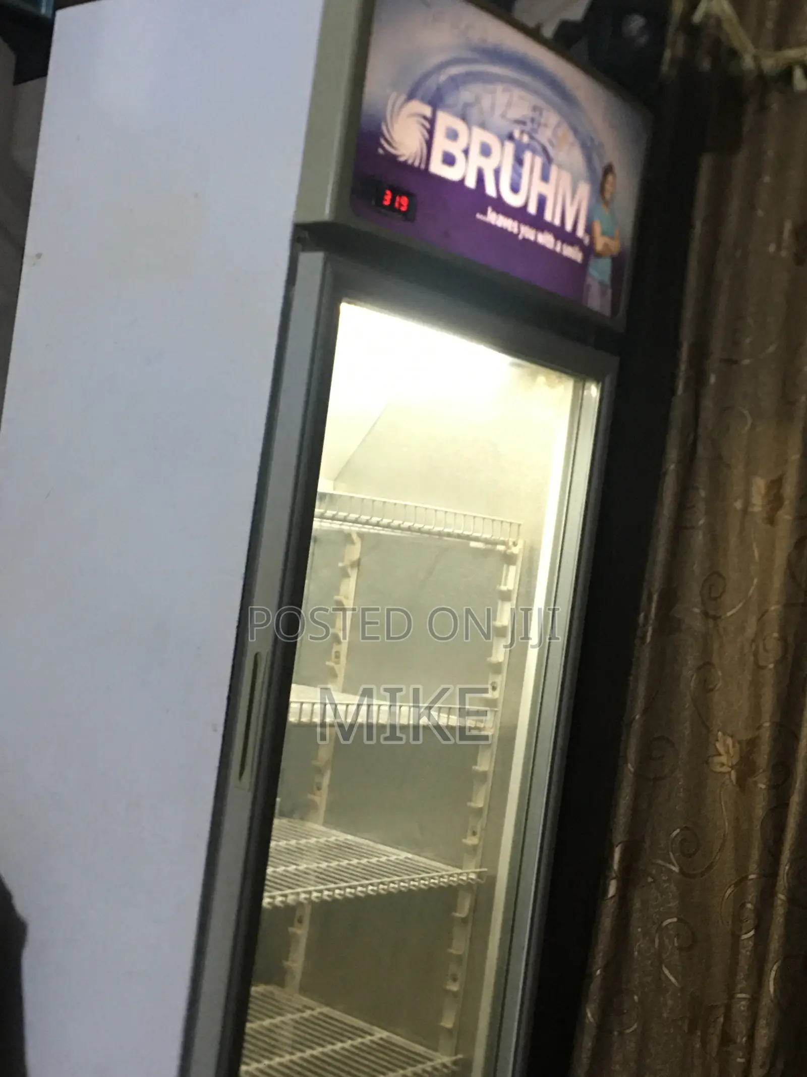Showcase Refrigerator