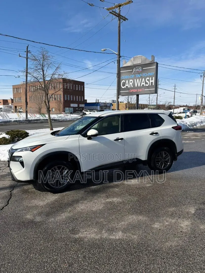 Nissan Rogue 2025 White