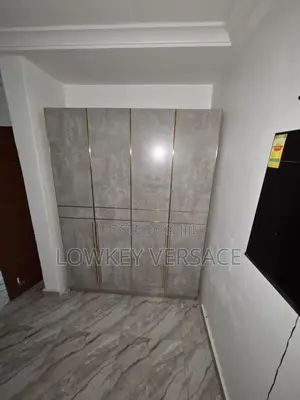 Comfy Two Luxury Beds Apartment + Starlink Internet + DSTV+ Washing Ma