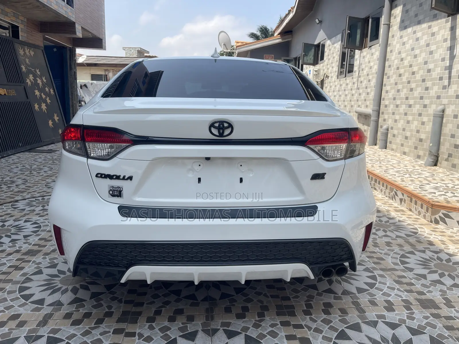Toyota Corolla XLE 2021 White