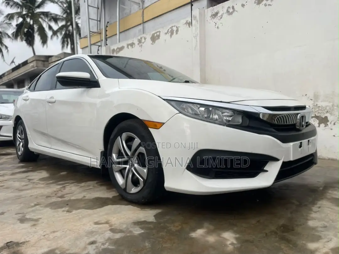 Honda Civic EX Hatchback 2018 White