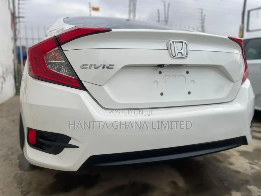 Honda Civic EX Hatchback 2018 White