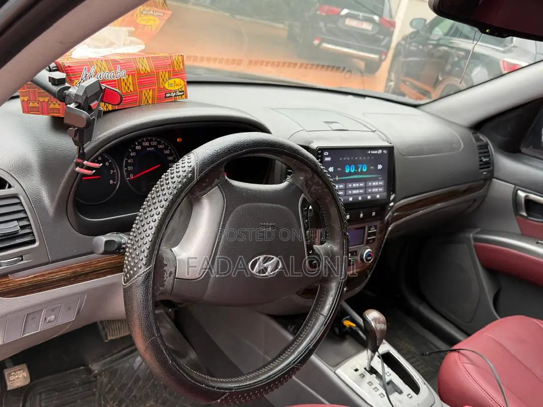 Hyundai Santa Fe 2012 Black