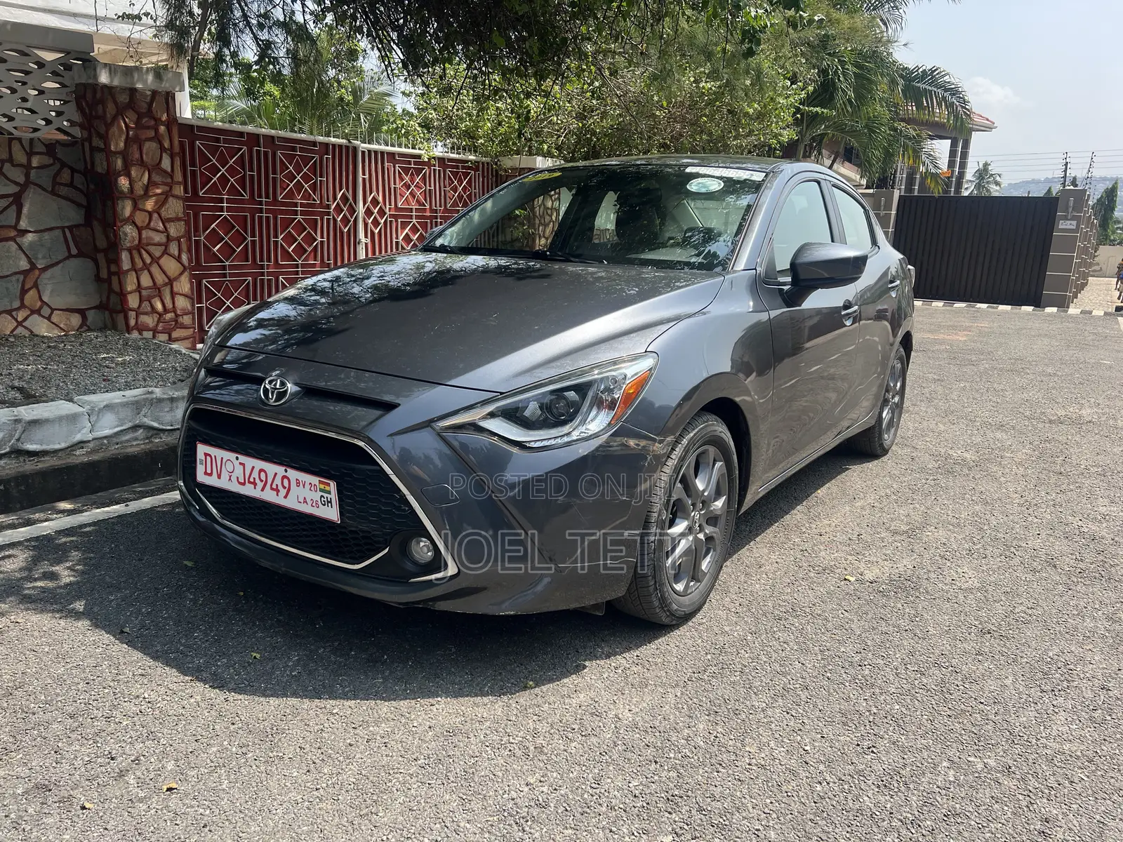 Toyota Yaris XLE Sedan 4dr 2019 Gray