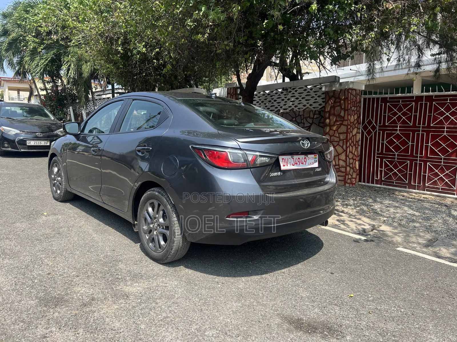 Toyota Yaris XLE Sedan 4dr 2019 Gray