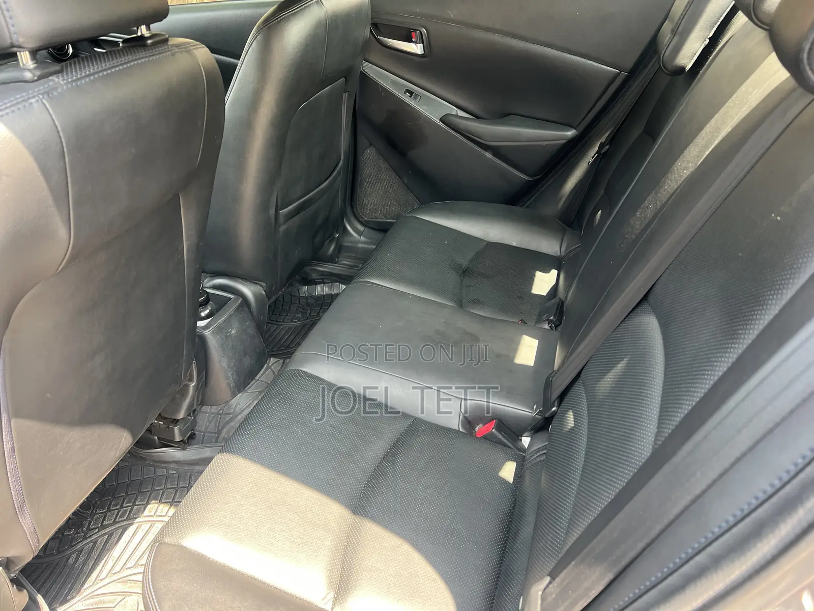 Toyota Yaris XLE Sedan 4dr 2019 Gray