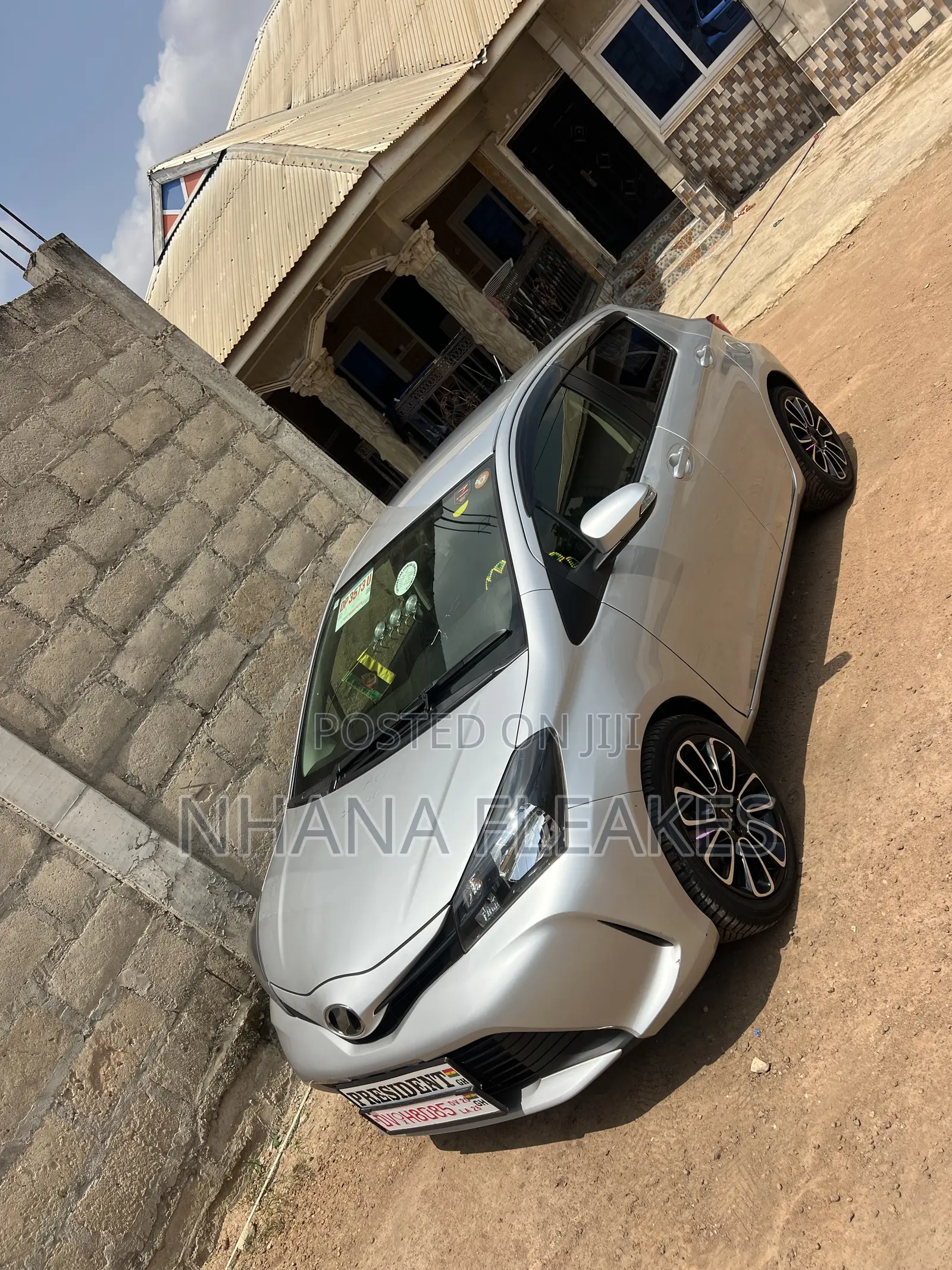 Toyota Vitz 1.0 FWD 5dr 2015 Silver
