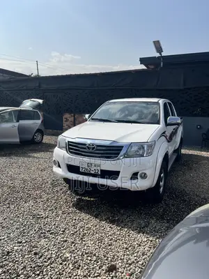 Toyota Hilux 2012 White