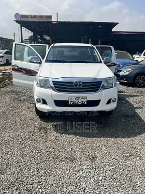 Toyota Hilux 2012 White