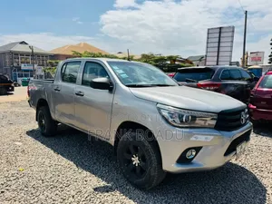 Toyota Camry 2018 Silver