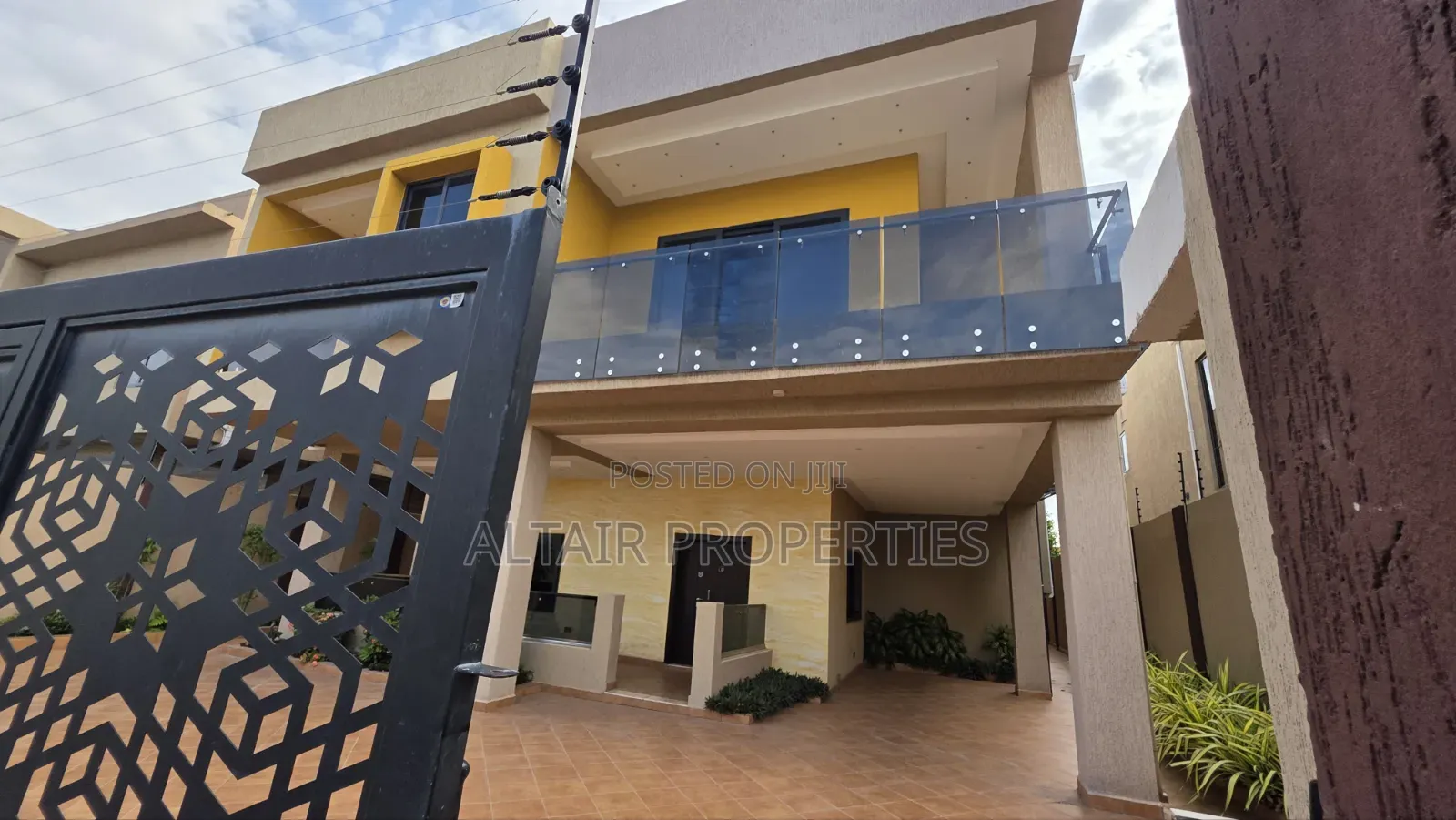 4bdrm House in East Airport, Accra Metropolitan for sale