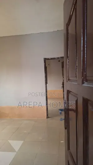 1bdrm Apartment in Arepa Homes, School Park Area for rent
