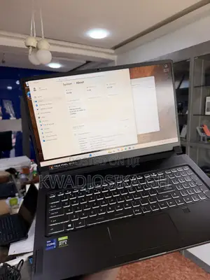 Laptop MSI Creator 17 B11UH-416 32GB Intel Core i9 SSD 1T