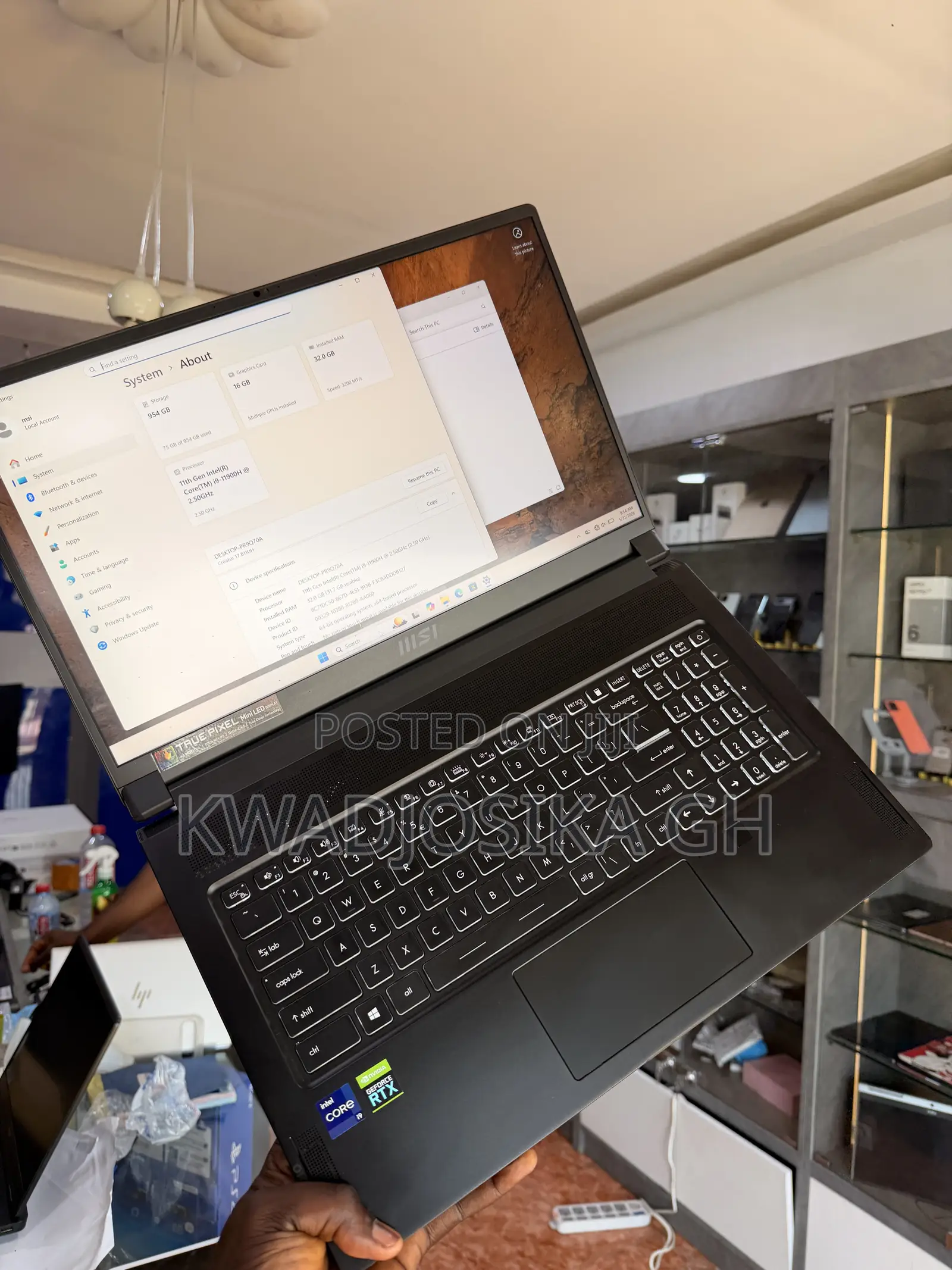 Laptop MSI Creator 17 B11UH-416 32GB Intel Core i9 SSD 1T