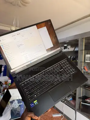Laptop MSI Creator 17 B11UH-416 32GB Intel Core i9 SSD 1T