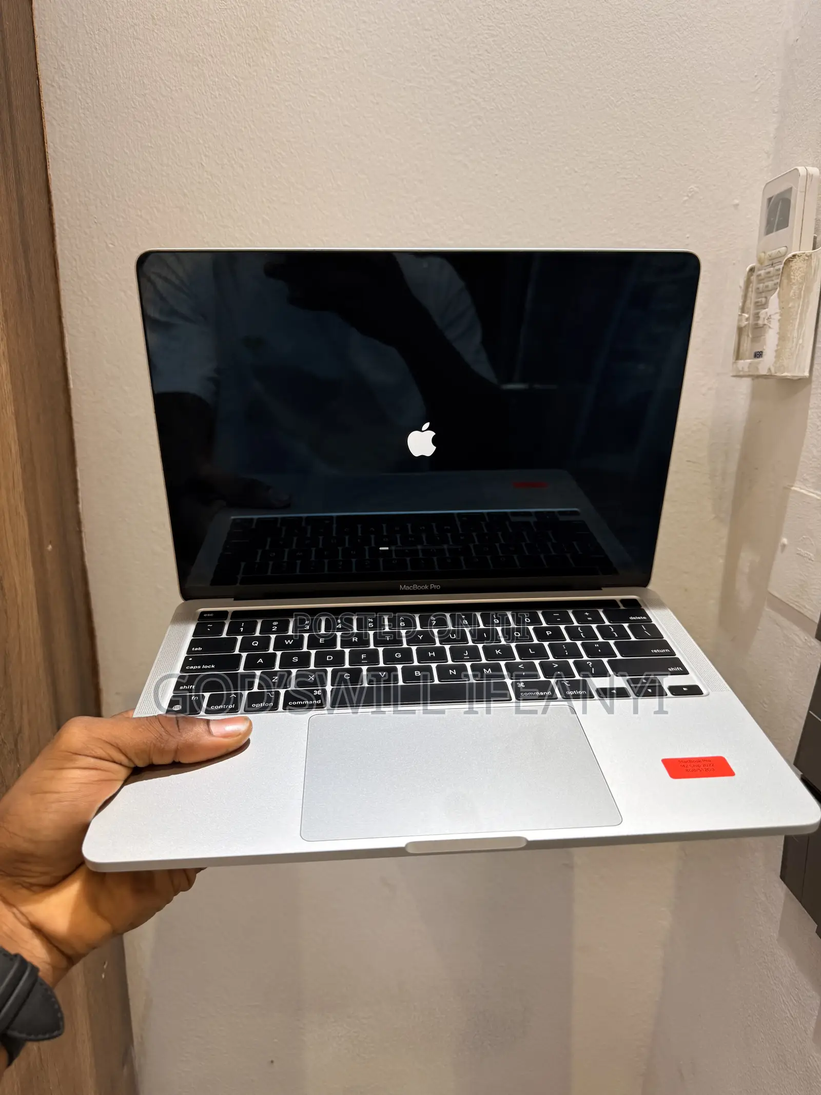 Laptop Apple MacBook Pro 2022 M2 8GB Apple M2 SSD 512GB