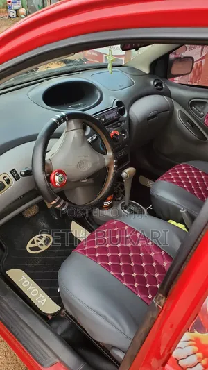 Toyota Yaris 2010 Red
