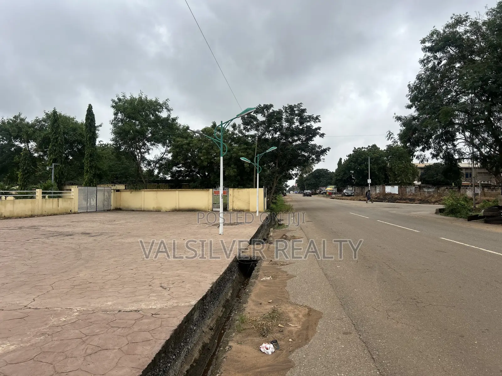 Commercial Property on 9 Titled Plot for Sale