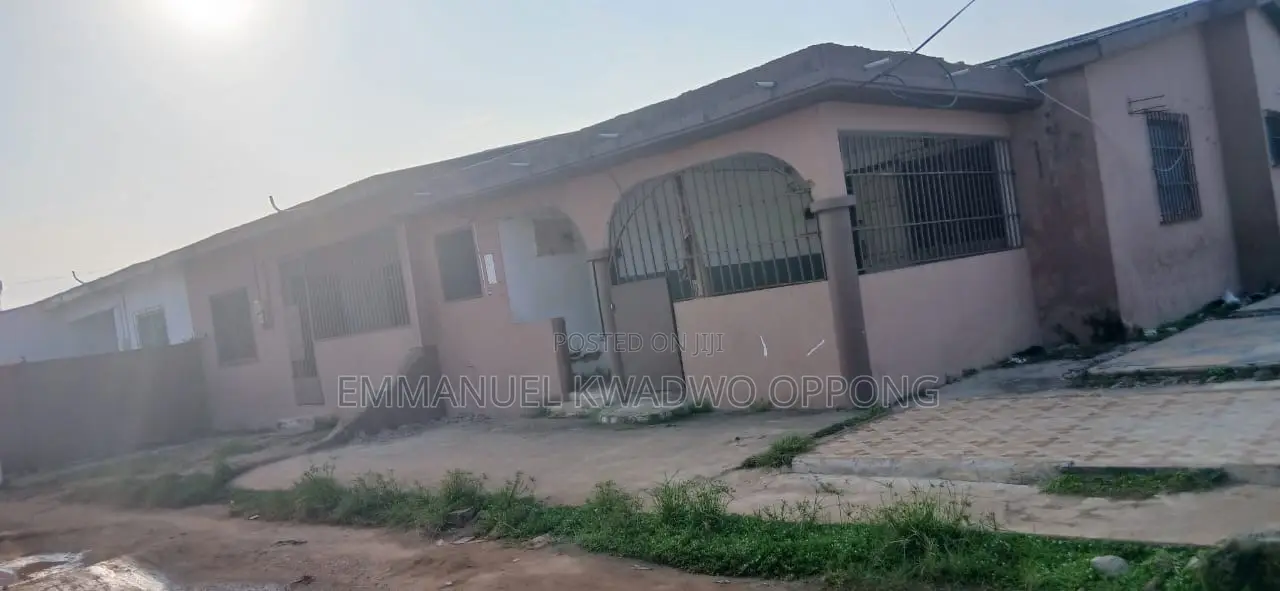 5bdrm House in Dansoman Estate, Exhibition for sale