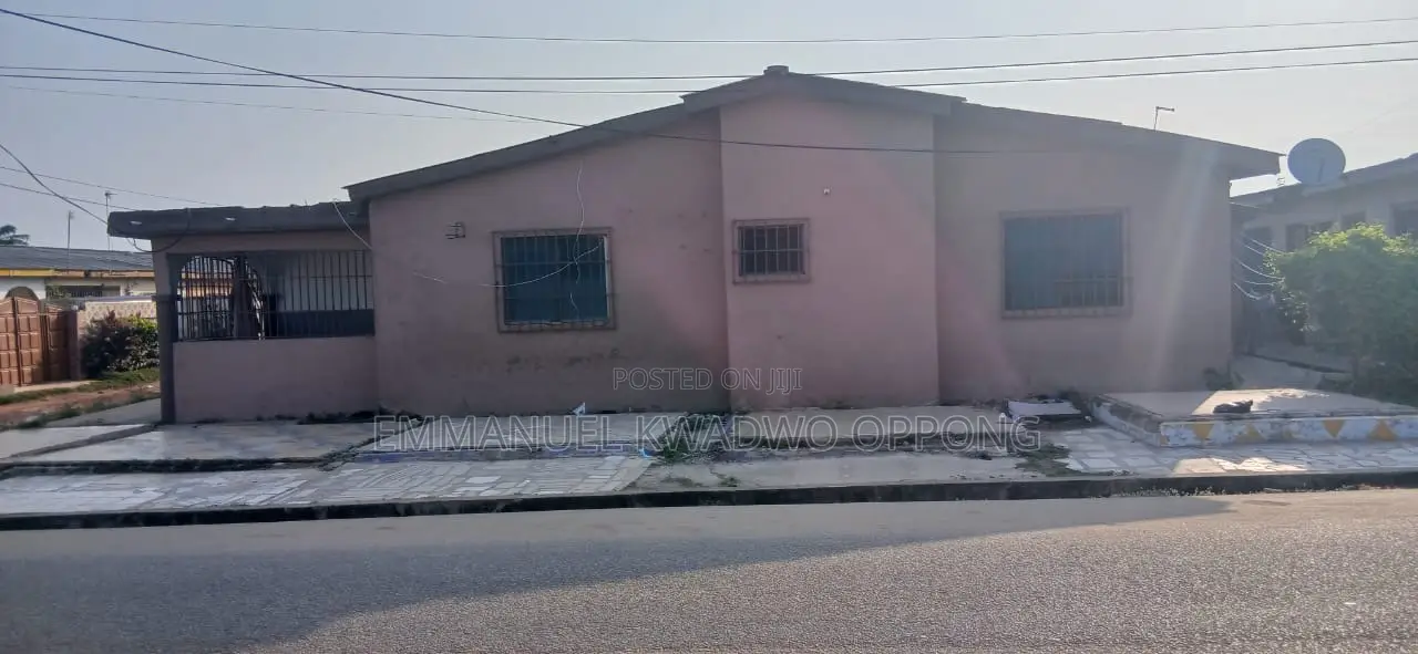 5bdrm House in Dansoman Estate, Exhibition for sale