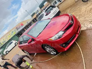 Toyota Camry SE 4dr Sedan (2.5L 4cyl 6A) 2013 Red